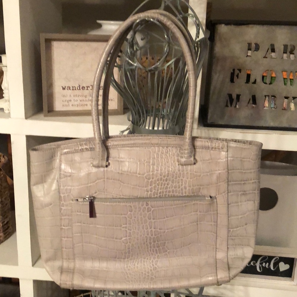 Halogen light-gray embossed leather handbag